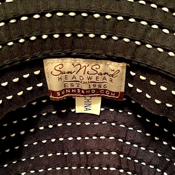 NWT. Fantastic Floppy Sun Hat - Picture 6 of 9